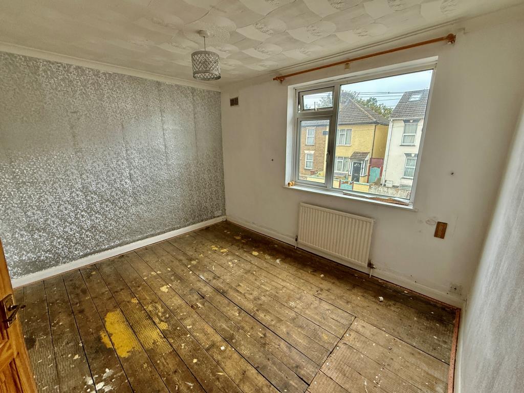 Lot: 133 - MID-TERRACE HOUSE FOR REFURBISHMENT - Bedroom one